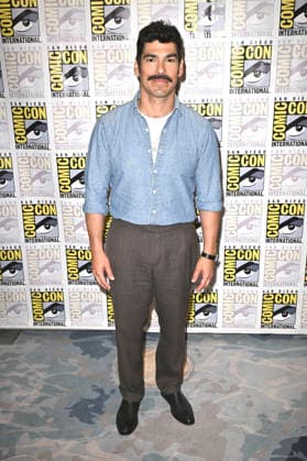 Raul Castillo beim Photocall zur 3. Staffel der AMC Serie The Walking Dead: Dead City auf der San Diego Comic-Con International 2026 im Hilton Bayfront Hotel. San Diego, 24.07.2026 *** Raul Castillo at the photocall for Season 3 of the AMC series *The Walking Dead: Dead City* at San Diego Comic-Con International 2026 at the Hilton Bayfront Hotel in San Diego, July 24, 2026 Foto:xD.xStarbuckx xFuturexImagex walking_6713