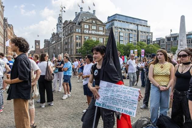 AMSTERDAM - Participants in the 13th edition of the Pride Walk are gathering at Dam Square. With the walk, they are calling attention to equal rights for LGBTQ+ people worldwide. DINGENA MOL ANP netherlands out - belgium out  Copyright: xx x564249984x originalFilename: 564249984.jpg