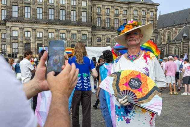 AMSTERDAM - Participants in the 13th edition of the Pride Walk are gathering at Dam Square. With the walk, they are calling attention to equal rights for LGBTQ+ people worldwide. DINGENA MOL ANP netherlands out - belgium out  Copyright: xx x564250035x originalFilename: 564250035.jpg