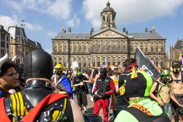 AMSTERDAM - Participants in the 13th edition of the Pride Walk are gathering at Dam Square. With the walk, they are calling attention to equal rights for LGBTQ+ people worldwide. DINGENA MOL ANP netherlands out - belgium out  Copyright: xx x564250120x originalFilename: 564250120.jpg