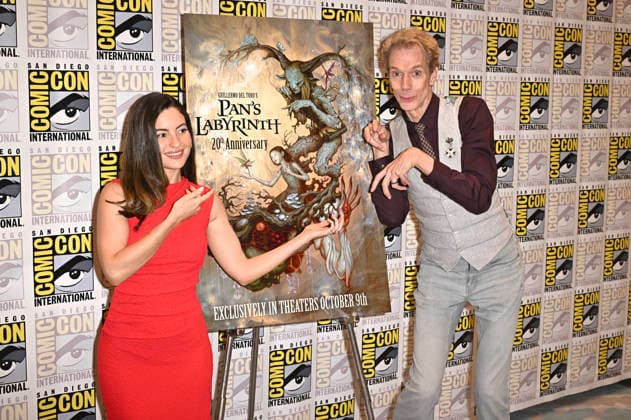 Ivana Baquero und Doug Jones beim Photocall zum Kinofilm Pan s Labryrinth (20th Anniversary) auf der San Diego Comic-Con International 2026 im Hilton Bayfront Hotel. San Diego, 24.07.2026 *** Ivana Baquero and Doug Jones at the photo call for the 20th-anniversary celebration of the movie *Pan s Labyrinth* at San Diego Comic-Con International 2026 at the Hilton Bayfront Hotel in San Diego, July 24, 2026 Foto:xD.xStarbuckx xFuturexImagex labyrinth_7223