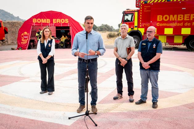 Sánchez Visits the Forward Command Post in Cenicientos, Madrid: Prime Minister Pedro Sánchez (c), Minister of the Interior Fernando Grande Marlaska (2d), the Secretary General for Civil Protection and Emergencies, Virginia Barcones i, and the Government Delegate, Francisco Martín d, at the Forward Command Post in the area affected by the forest fires in the western mountains, on July 25, 2026, in Cenicientos, Madrid, Spain. Sánchez visits the Advanced Command Post and attends the meeting of the State Committee for Coordination and Management of the State Emergency Plan (CECOD), during which the progress of the fires in the central part of the country will be assessed. July 25, 2026. On foot in Cenicientos, Madrid. Cenicientos, Madrid, Spai  Copyright: xA.xPÃ rezxMecax 7687156