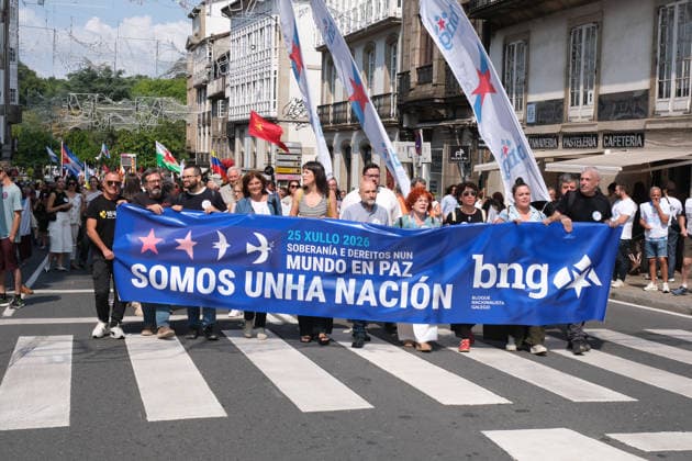Demonstration in Santiago de Compostela organized by the BNG to mark Galician National Day. BNG National Spokesperson Ana Pontón C carries a flag bearing the slogan We Are a Nation during a demonstration organized by the BNG to mark Galician National Day, on July 25, 2026, in Santiago de Compostela, A Coruna, Galicia, Spain. The march winds through the city center to the Praza da Quintana under the slogan We Are a Nation: Sovereignty and Rights in a World at Peace, on a day also marked by the Offering to the Apostle. JULY 25, 2026 NATIONALIST AND INDEPENDENCE RALLY Santiago de Compostela, A Coruna Santiago de Compostela, A Coruna, Spain  Copyright: xCÃ sarxArxinax 7687269