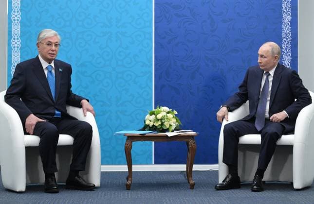 Russia Putin Siberian Federal District 9211622 25.07.2026 Kazakh President Kassym-Jomart Tokayev and Russian President Vladimir Putin attend a meeting on the sidelines of the 22nd Russia-Kazakhstan Interregional Cooperation Forum in Omsk, Russia. Alexey Nikolskiy Sputnik Omsk Russia  Copyright: xAlexeyxNikolskiyx
