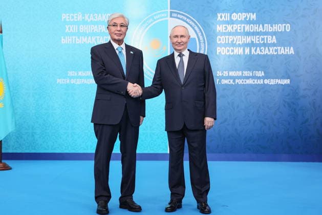 RUSSIA, OMSK - JULY 25, 2026: Kazakhstan s President Kassym-Jomart Tokayev (L) and Russia s President Vladimir Putin shake hands at the 22nd Forum of Interregional Cooperation between Russia and Kazakhstan. Vyacheslav Prokofyev Russian Presidential Press and Information Office TASS  95431670