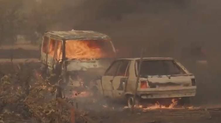 News Bilder des Tages Spain wildfires scorch nearly 62,000 acres, affecting over 60,000 people NAVAS DEL REY, MADRID, SPAIN – JULY 25: (----EDITORIAL USE ONLY - MANDATORY CREDIT - MILITARY EMERGENCY UNIT OF SPAIN HANDOUT - NO MARKETING NO ADVERTISING CAMPAIGNS - DISTRIBUTED AS A SERVICE TO CLIENTS----) A screen grab taken from a video shows vehicles burn as the Sierra Oeste wildfire spreads near Navas del Rey in the Madrid region of central Spain on July 25, 2026. The fast-moving blaze, fueled by hot, dry and windy conditions, damaged property as firefighters and emergency crews continued efforts to contain the fire. Military Emergency Unit of Spain Handout Anadolu Madrid Spain. Editorial use only. Please get in touch for any other usage.  Copyright: x2026xAnadoluxMilitaryxEmergencyxUnitxofxSpain Handoutx