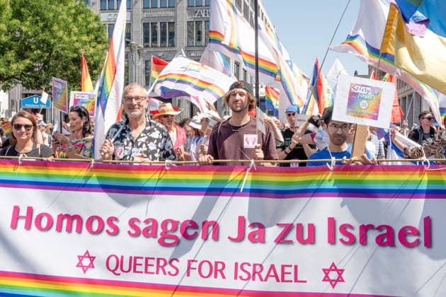 Berlin, CSD, Demonstration, Party, Parade, Gay, Queer Berlin, CSD, Demonstration, Party, Parade, Gay, Queer, Deutsch-Israelische Gesellschaft, Volker Beck Berlin Berlin GER *** Berlin, CSD, Demonstration, Party, Parade, Gay, Queer Berlin, CSD, Demonstration, Party, Parade, Gay, Queer, German-Israeli Society, Volker Beck Berlin Berlin GER