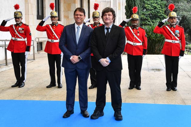 News Bilder des Tages SaO PAULO, SP - 25.07.2026: TARCiSIO DE FREITAS E JAVIER MILEI EM SP - The Governor of Sao Paulo, Tarcisio de Freitas (Republicanos), receives the President of Argentina Javier Milei, who will be honored with the Order of Ipiranga, this Saturday (25), at Palacio dos Bandeirantes, SP. x2989093x  RobertoxCasimiro
