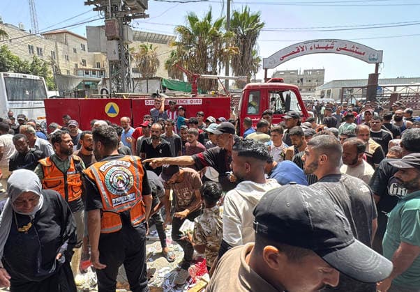 Palestinians gather after Israeli strike near al-Aqsa Martyrs Hospital Palestinians gather at the site of an Israeli airstrike near the entrance of al-Aqsa Martyrs Hospital in Deir al-Balah, central Gaza Strip, as ambulance crews evacuate wounded people from the scene, on July 25, 2026. Medical sources said that some of the injured were in critical condition. Photo by Ahmed Ibrahim apaimages Deir al-Balah Gaza Palestinian Territory 250726_Deir_al-Balah_AI_00(7) Copyright: xapaimagesxAhmedxIbrahimx xapaimagesx