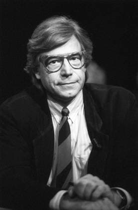Bazon Brock (Ästhetik-Professor) 02 88 ru Bazon Brock im Februar 1988 in Ich stelle mich , WDR Deutschland deutsch deutscher Mann Kunsttheoretiker Ästhetikprofessor Professur Kulturvermittlung Universität Wuppertal Uni Kultur Kunst Wissenschaft Wissenschaftler german scientist hoch halb Porträt sitzend lächelnd sw *** Bazon Brock, Professor of Aesthetics, 02 88 ru Bazon Brock in February 1988 in Ich stelle mich, WDR, Germany, German, art theorist, professor of aesthetics, chair in cultural mediation, University of Wuppertal, university, culture, art, science, scientist, German scientist, close-up, portrait, seated, smiling, black-and-white
