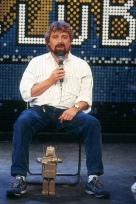 Jürgen von der Lippe (Komiker) 10 86 brüg Jürgen von der Lippe im WWF-Club (WDR ARD) am 17. Oktober 1986 TV Fernsehen Fernsehsendung Show Fernsehshow Spielshow Musiksendung Deutschland deutsch deutscher Mann Moderator Moderation Comedian Comedy Schauspieler Schauspiel Film Entertainer Autor Sänger german host presenter actor author hoch ganz sitzend freistellbar Mikrofon haltend sprechend kleiner Roboter *** Jürgen von der Lippe, comedian, 10, 86, Brüg; Jürgen von der Lippe on the WWF Club on WDR and ARD on October 17, 1986; TV, television, TV show, variety show, game show, music program, Germany, German, German man, host, hosting, comedian, comedy, actor, acting, film, entertainer, author, singer, German host presenter actor a
