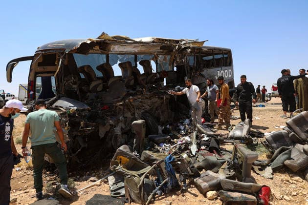 35 killed, 30 injured in central Syria bus collision DAMASCUS, SYRIA - JULY 25: Teams conduct an investigation and continue their work at the scene of the accident where two passenger buses collided on the Deir ez-Zor–Damascus highway in central Syria on July 25, 2026. At least 35 people were killed and 30 others injured Saturday when two passenger buses collided on the Deir ez-Zor–Damascus highway in central Syria, according to the Health Ministry. Abdulkerim el-Selim Anadolu Damascus Syria. Editorial use only. Please get in touch for any other usage.  Copyright: x2026xAnadoluxAbdulkerimxel-Selimx
