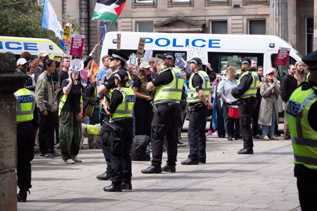 July 25, 2026, Glasgow, Scotland, UK: Police officers contain rival groups of pro- and anti-immigration protesters during a demonstration in Glasgow amid heightened tensions over immigration and asylum seekers. Protesters aligned with Unite The Clans Scotland, which describes itself as a patriotic group, were met by a counter-demonstration led by Stand Up To Racism Scotland and other allied organisations. Glasgow UK  - ZUMAs357 20260725_zip_s357_017 Copyright: xCameronxScottx