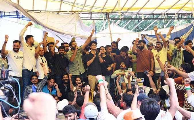 CJP supporters and students celebrate after Dharmendra Pradhan resigns from his post New Delhi, Jul 25 (ANI): Cockroach Janta Party s Chief Spokesperson Saurav Das and its National Spokesperson Ashutosh Ranka with supporters celebrate at the protest site after Union Education Minister Dharmendra Pradhan resigns from his post, at Jantar Mantar, in New Delhi on Saturday. New Delhi Delhi India Copyright: xANIx ANI_20260725404
