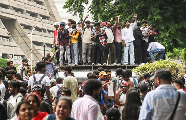 CJP Supporters Celebrate near Jantar Mantar After Dharmendra Pradhan s Resignation in New Delhi New Delhi, Jul 25 (ANI): CJP supporters celebrate near Jantar Mantar after Union Education Minister Dharmendra Pradhan resigns from his post, in New Delhi on Saturday. New Delhi Delhi India Copyright: xANIx ANI_20260725412