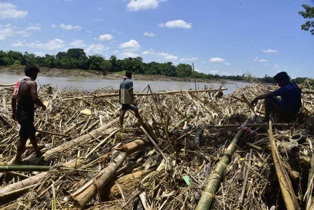 Aftermath of the flood in India s Sivasagar SIVASAGAR, INDIA - JULY 25: A flood-affected man stands amid a vast field of debris, pointing toward the destruction left behind by powerful floodwaters in Sivasagar, Assam, India on on Saturday, July 25, 2026. Hafiz Ahmed Anadolu Sivasagar India. Editorial use only. Please get in touch for any other usage.  Copyright: x2026xAnadoluxHafizxAhmedx