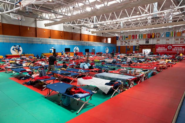 News Bilder des Tages July 25, 2026, Madrid, Madrid, Spain: The operation has welcomed evacuees from ChapineroÂ­a and Pelayos de la Presa, who had to hastily leave their homes due to the uncontrolled advance of the wildfires in Madrid s Sierra Oeste region. Madrid Spain - ZUMAd308 20260725_zsp_d308_003 Copyright: xJuanxCarlosxLucasx