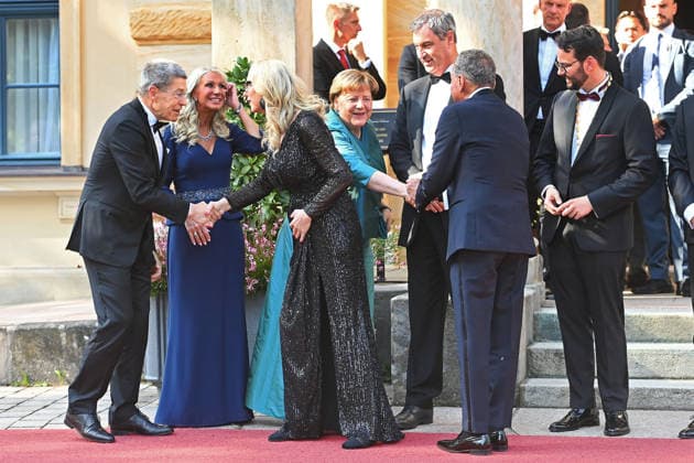v.li: Joachim SAUER,Karin BAUMUELLER SOEDER; Angela MERKEL,Katharina WAGNER; Angela MERKEL,Markus SOEDER (Ministerpraesident Bayern und CSU Vorsitzender), Michel FRIEDMANN.OB Andreas ZIPPEL. Eroeffnung der Bayreuther Richard Wagner Festspiele 2026, Roter Teppich am 25.07.2026. Gruener Huegel, *** From left: Joachim SAUER, Karin BAUMUELLER SOEDER, Angela MERKEL, Katharina WAGNER, Angela MERKEL, Markus SOEDER, Minister-President of Bavaria and CSU Chairman, Michel FRIEDMANN, Mayor Andreas ZIPPEL, Opening of the 2026 Bayreuth Richard Wagner Festival, Red Carpet on July 25, 2026, Gruener Huegel,