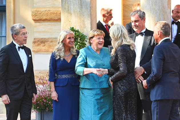 v.li: Joachim SAUER,Karin BAUMUELLER SOEDER; Angela MERKEL,Katharina WAGNER; Markus SOEDER (Ministerpraesident Bayern und CSU Vorsitzender), Michel FRIEDMANN. Eroeffnung der Bayreuther Richard Wagner Festspiele 2026, Roter Teppich am 25.07.2026. Gruener Huegel, *** From left: Joachim SAUER, Karin BAUMUELLER SOEDER, Angela MERKEL, Katharina WAGNER, Markus SOEDER (Minister-President of Bavaria and CSU Chairman), Michel FRIEDMANN; Opening of the 2026 Bayreuth Richard Wagner Festival, Red carpet on July 25, 2026, at the Green Hill,