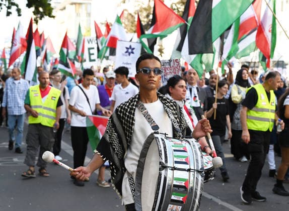 Pro-Palestinian rally in Berlin BERLIN, GERMANY - JULY 25: People take part in a pro-Palestinian demonstration in solidarity with Palestinians in central Berlin, Germany, on July 25, 2026. Volodymyr Sindieiev Anadolu Berlin Germany. Editorial use only. Please get in touch for any other usage.  Copyright: x2026xAnadoluxVolodymyrxSindieievx