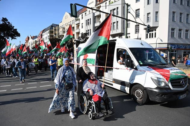 Pro-Palestinian rally in Berlin BERLIN, GERMANY - JULY 25: People take part in a pro-Palestinian demonstration in solidarity with Palestinians in central Berlin, Germany, on July 25, 2026. Volodymyr Sindieiev Anadolu Berlin Germany. Editorial use only. Please get in touch for any other usage.  Copyright: x2026xAnadoluxVolodymyrxSindieievx