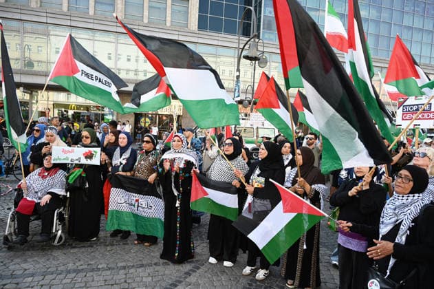 Pro-Palestinian rally in Berlin BERLIN, GERMANY - JULY 25: People take part in a pro-Palestinian demonstration in solidarity with Palestinians in central Berlin, Germany, on July 25, 2026. Volodymyr Sindieiev Anadolu Berlin Germany. Editorial use only. Please get in touch for any other usage.  Copyright: x2026xAnadoluxVolodymyrxSindieievx