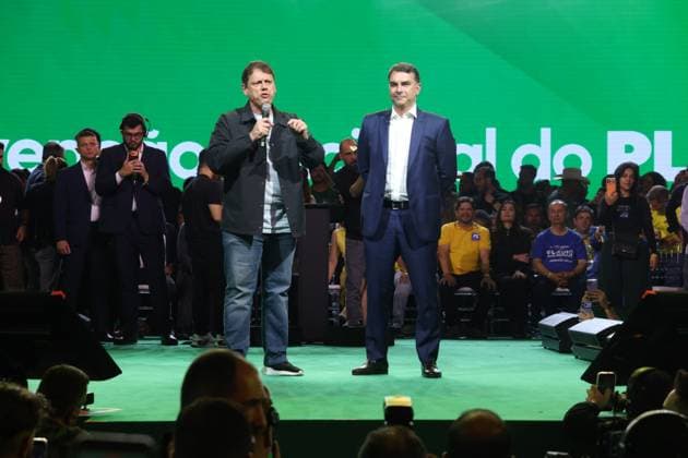 RECORD DATE NOT STATED The party officially nominates Flavio Bolsonaro as its candidate for president of the republic in the 2026 elections. Sao Paulo (SP), July 25, 2026 Politics PL National Convention - Flavio Bolsonaro, son chosen by former president Jair Messias Bolsonaro to represent him in the next elections, during the national convention of the Liberal Party (PL). The event is attended by Valdemar da Costa Neto, in support of the senator, officially nominated as the party s candidate for president of the republic in the 2026 elections. The event is attended by political leaders, including the governor of Sao Paulo, Tarcisio de Freitas, and the mayor of the capital of Sao Paulo, Ricardo Nunes. The convention is being held at Mercado Pago Hall (Arena  Copyright: xLecoxVianax