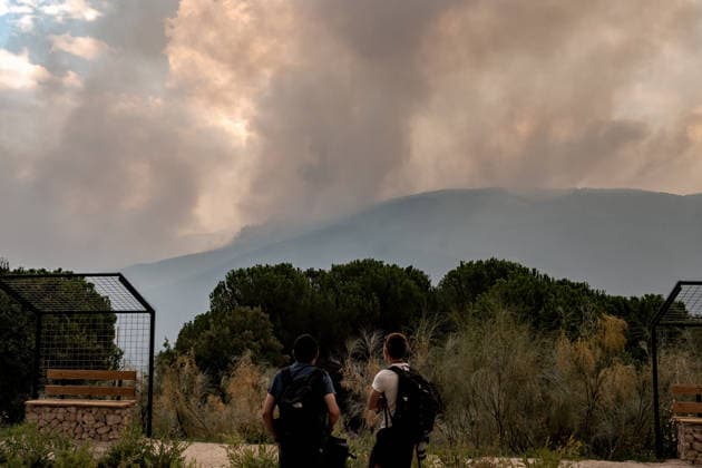 Evacuation of towns affected by the wildfires in Spain AVILA, SPAIN - JULY 25: Evacuation efforts continue in the towns affected by the wildfires as firefighters battle the blaze in La Adrada, Province of Avila, Spain, on July 25, 2026. Diego Radames Anadolu Avila Spain. Editorial use only. Please get in touch for any other usage.  Copyright: x2026xAnadoluxDiegoxRadamesx