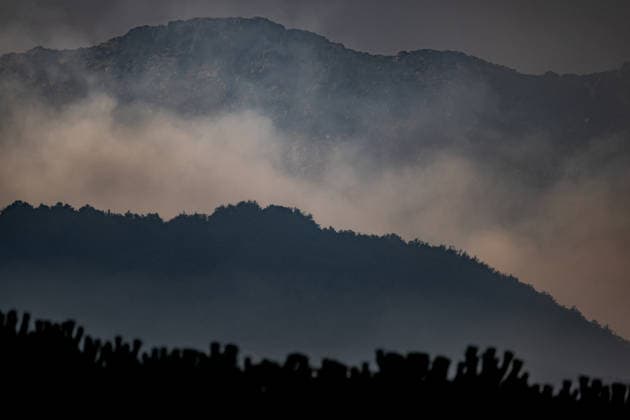 Evacuation of towns affected by the wildfires in Spain AVILA, SPAIN - JULY 25: Evacuation efforts continue in the towns affected by the wildfires as firefighters battle the blaze in La Adrada, Province of Avila, Spain, on July 25, 2026. Diego Radames Anadolu Avila Spain. Editorial use only. Please get in touch for any other usage.  Copyright: x2026xAnadoluxDiegoxRadamesx
