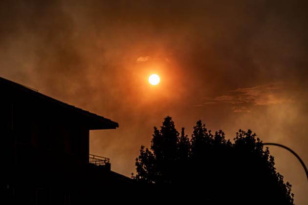 Evacuation of towns affected by the wildfires in Spain AVILA, SPAIN - JULY 25: Evacuation efforts continue in the towns affected by the wildfires as firefighters battle the blaze in La Adrada, Province of Avila, Spain, on July 25, 2026. Diego Radames Anadolu Avila Spain. Editorial use only. Please get in touch for any other usage.  Copyright: x2026xAnadoluxDiegoxRadamesx