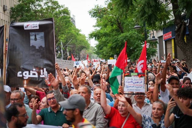 July 25, 2026, Tunis, Tunis, Tunisia, Tunisia: People hold placards and chant slogans during a protest against Tunisian President Kais Saied in downtown Tunis, Tunisia, on July 25, 2026. Demonstrators gathered on Republic Day to denounce the government s handling of prolonged power outages and recurring water cuts affecting regions across the country, while also criticizing President Saied s rule and demanding political and economic reforms. Tunis Tunisia - ZUMAm342 20260725_zsp_m342_018 Copyright: xHasanxMradx
