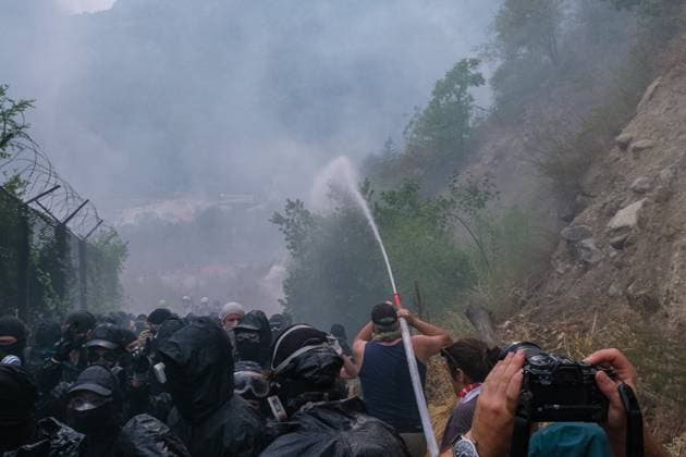 July 25, 2026, Chiomonte, Val Di Susa, Italy: CHIOMONTE, VAL DI SUSA, PIEDMONT, ITALY Ã¢â‚¬ JULY 25, 2026: Masked activists from the No TAV movement, which opposes the Turin-Lyon high-speed railway project, clash with security forces after storming the high-speed rail construction site in Chiomonte. Protesters threw rocks and firecrackers, setting fire to four vehicles belonging to the Carabinieri and Guardia di Finanza. Police responded with tear gas and water cannons, leaving more than 50 security personnel injured and forcing the closure of a section of the A32 Turin-Bardonecchia motorway. Chiomonte, Val Di Susa Italy  - ZUMAq101 20260725_zna_q101_271 Copyright: xLeonardoxGaravagliax