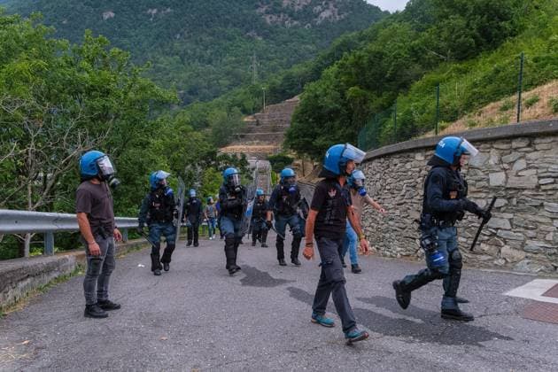 July 25, 2026, Chiomonte, Val Di Susa, Italy: CHIOMONTE, VAL DI SUSA, PIEDMONT, ITALY Ã¢â‚¬ JULY 25, 2026: Masked activists from the No TAV movement, which opposes the Turin-Lyon high-speed railway project, clash with security forces after storming the high-speed rail construction site in Chiomonte. Protesters threw rocks and firecrackers, setting fire to four vehicles belonging to the Carabinieri and Guardia di Finanza. Police responded with tear gas and water cannons, leaving more than 50 security personnel injured and forcing the closure of a section of the A32 Turin-Bardonecchia motorway. Chiomonte, Val Di Susa Italy  - ZUMAq101 20260725_zna_q101_273 Copyright: xLeonardoxGaravagliax