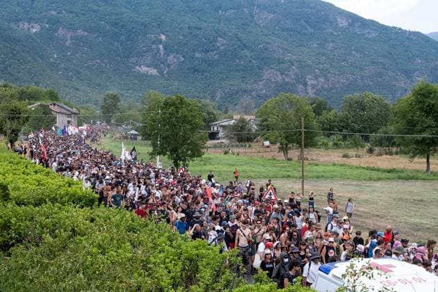 July 25, 2026, Chiomonte, Val Di Susa, Italy: CHIOMONTE, VAL DI SUSA, PIEDMONT, ITALY Ã¢â‚¬ JULY 25, 2026: Masked activists from the No TAV movement, which opposes the Turin-Lyon high-speed railway project, clash with security forces after storming the high-speed rail construction site in Chiomonte. Protesters threw rocks and firecrackers, setting fire to four vehicles belonging to the Carabinieri and Guardia di Finanza. Police responded with tear gas and water cannons, leaving more than 50 security personnel injured and forcing the closure of a section of the A32 Turin-Bardonecchia motorway. Chiomonte, Val Di Susa Italy  - ZUMAq101 20260725_zna_q101_288 Copyright: xLeonardoxGaravagliax