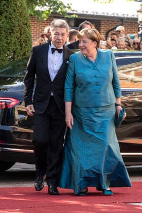 Angela Merkel and her husband Joachim Sauer attend the concert of Beethovens 9. Symphonie to open the annual Bayreuth Festival 2026 (Richard-Wagner-Festspiele) at Bayreuth Festspielhaus on July 25, 2026 in Bayreuth, Germany 150th Bayreuther Wagner Festival Opening *** Angela Merkel and her husband Joachim Sauer attend the concert featuring Beethoven s Symphony No. 9 to open the annual 2026 Bayreuth Festival (Richard Wagner Festival) at the Bayreuth Festspielhaus on July 25, 2026, in Bayreuth, Germany—the 150th Bayreuth Wagner Festival Opening