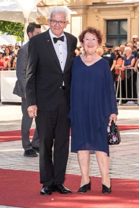 Winfried Kretschmann and his wife Gerlinde Kretschmann attend the concert of Beethovens 9. Symphonie to open the annual Bayreuth Festival 2026 (Richard-Wagner-Festspiele) at Bayreuth Festspielhaus on July 25, 2026 in Bayreuth, Germany 150th Bayreuther Wagner Festival Opening *** Winfried Kretschmann and his wife Gerlinde Kretschmann will attend the concert featuring Beethoven s Ninth Symphony to open the 2026 Bayreuth Festival (Richard Wagner Festspiele) at the Bayreuth Festspielhaus on July 25, 2026 in Bayreuth, Germany—the 150th Bayreuth Wagner Festival Opening