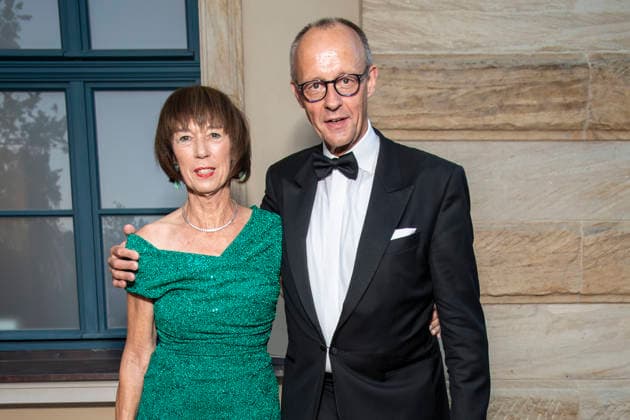 Friedrich Merz and his wife Charlotte Merz attend the concert of Beethovens 9. Symphonie to open the annual Bayreuth Festival 2026 (Richard-Wagner-Festspiele) at Bayreuth Festspielhaus on July 25, 2026 in Bayreuth, Germany 150th Bayreuther Wagner Festival Opening *** Friedrich Merz and his wife Charlotte Merz attend the concert featuring Beethoven s Ninth Symphony to open the 2026 Bayreuth Festival (Richard Wagner Festspiele) at the Bayreuth Festspielhaus on July 25, 2026, in Bayreuth, Germany—the 150th Bayreuth Wagner Festival Opening