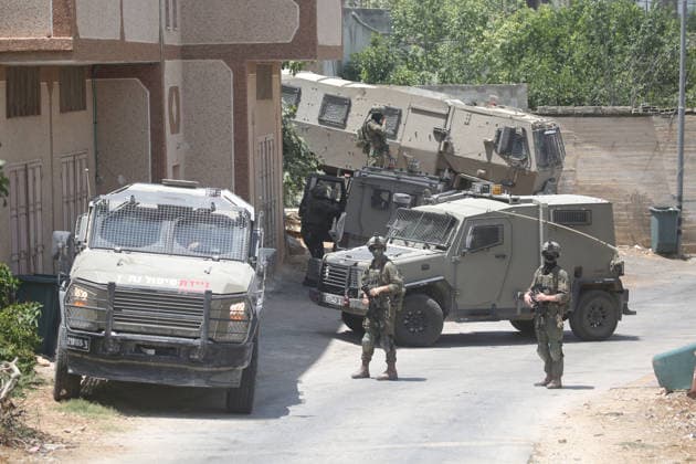 July 25, 2026, Nablus, West Bank, Palestine: Israeli soldiers take positions as they guard the military vehicles during the siege of the home of the Palestinian man who shot a settler in self-defense after a group of Jewish settlers stormed his house. This attack came in retaliation for the killing of two settlers and four Palestinians in Tell, southwest of Nablus in the West Bank. In response, settlers set fire to Palestinian cars and homes in Tell and the neighboring village of Qalqilya Sara. Meanwhile, the Israeli army announced its readiness for a military operation in the northern West Bank, which is under the control of the Palestinian Authority. Nablus Palestine - ZUMAs197 20260725_aaa_s197_232 Copyright: xNasserxishatyehx