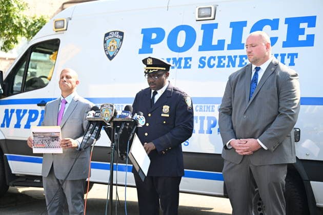 NYPD holds press conference following Queens shooting and house fire NEW YORK, NY, UNITED STATES - JULY 25: NYPD officers hold a press conference after suspect Kegan Thomas allegedly wielded a shotgun and was shot and critically wounded by NYPD officers after two people were found dead and the house was found to be set ablaze in Far Rockaway, Queens, New York, United States on Saturday, July 25, 2026. Saturday afternoon NYPD and FDNY responded to the incident at the home at 25-33 Ocean Crest Boulevard. Inside of the suspects tactical vest, shotgun shells were found when he was taken into custody. Kyle Mazza Anadolu New York United States. Editorial use only. Please get in touch for any other usage.  Copyright: x2026xAnadoluxKylexMazzax