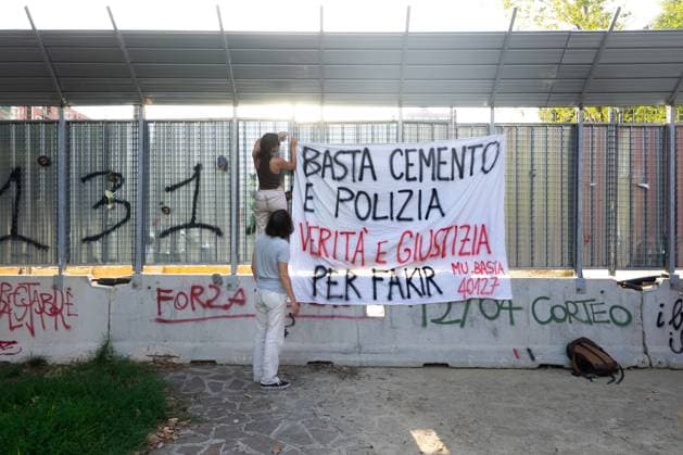 July 25, 2026, Bologna, IT: BOLOGNA, ITALY - JULY 25, 2026: Large crowds gather for a dinner and vigil in memory of Abderrahim Fakir at Pilastro Park, Bologna. The neighborhood event was organized by local grassroots committees together with Fakir s family, following days of citywide mobilization to commemorate the 42-year-old Moroccan man who died on July 19 during a police stop. JNA Press Bologna IT - ZUMAq101 20260725_zna_q101_350 Copyright: xThomasxCavagnax