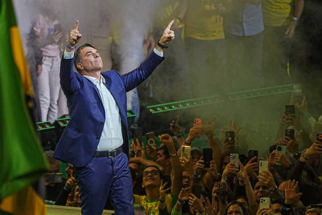 News Bilder des Tages July 25, 2026, Sao Paulo, Brazil: Brazilian Senator FLAVIO BOLSONARO takes part in the Liberal Party (PL) national convention after being officially confirmed as the party s presidential candidate for Brazil s 2026 general election in Sao Paulo. Sao Paulo Brazil - ZUMAl146 20260725_aaf_l146_002 Copyright: xPauloxLopesx