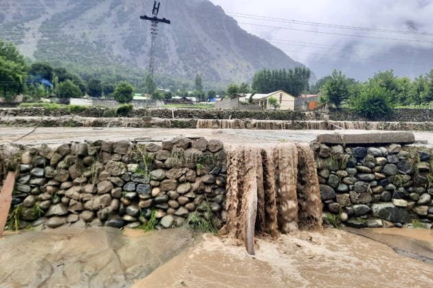 July 25, 2026, Peshawar, Peshawar, Pakistan: Flash Floods and Glacier Outburst Floods Cut Off Parts of Gilgit-Baltistan for Fourth Day...GILGIT, Pakistan Torrential rains, flash floods and glacial lake outburst floods (GLOFs) continued to isolate several parts of Pakistan s Gilgit-Baltistan region for a fourth consecutive day, with thousands of residents and tourists stranded as key roads remained blocked. Authorities said rapid glacier melting, driven by unusually high temperatures, caused widespread damage to highways, disrupted relief operations and cut access to remote valleys. Emergency teams are working around the clock to restore road links, while helicopter rescue operations have been ordered for inaccessible areas. The Pakistan Met - ZUMAa217 20260725_znp_a217_010 Copyright: xHussainxAlix