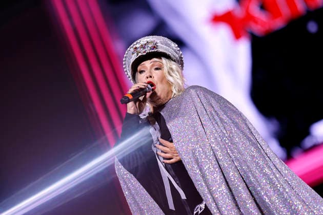 Popsaengerin Kim Wilde bei Die 80er live 2026 auf Schalke - die groesste 80er Party der Welt in der Veltins Arena in Gelsenkirchen. Gelsenkirchen, 25.07.2026 NRW Deutschland *** Pop singer Kim Wilde at The 80s Live 2026 at Schalke—the world s biggest 80s party—at the Veltins Arena in Gelsenkirchen, Gelsenkirchen, July 25, 2026, North Rhine-Westphalia, Germany Copyright: xChristophxHardtx