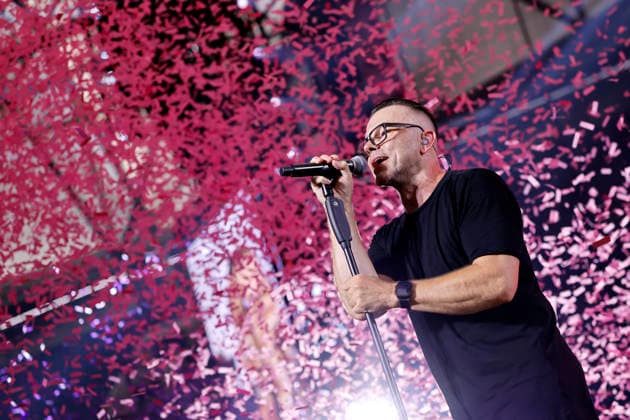 Saenger Marcus Meyn von der Band Camouflage bei Die 80er live 2026 auf Schalke - die groesste 80er Party der Welt in der Veltins Arena in Gelsenkirchen. Gelsenkirchen, 25.07.2026 NRW Deutschland *** Singer Marcus Meyn of the band Camouflage at Die 80er live 2026 at Schalke—the world s biggest 80s party—at the Veltins Arena in Gelsenkirchen, Gelsenkirchen, July 25, 2026, North Rhine-Westphalia, Germany Copyright: xChristophxHardtx
