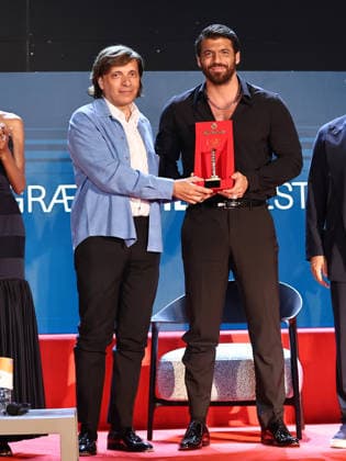 IPA86995535 - Soverato (CZ), Magna Graecia Film Festival - Opening Night. Pictured: Can Yaman receives the Colonna d Oro Award from Anton Giulio Grande  Copyright: xMarcoxProvvisionatox xMarcoxProvvisionatox 86995535
