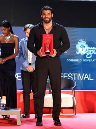 IPA86995540 - Soverato (CZ), Magna Graecia Film Festival - Opening Night. Pictured: Can Yaman receives the Colonna d Oro Award  Copyright: xMarcoxProvvisionatox xMarcoxProvvisionatox 86995540