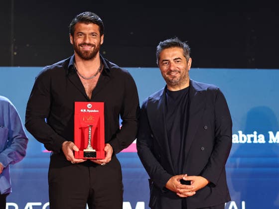 IPA86995542 - Soverato (CZ), Magna Graecia Film Festival - Opening Night. Pictured: Can Yaman receives the Colonna d Oro Award and Gianvito Casadonte  Copyright: xMarcoxProvvisionatox xMarcoxProvvisionatox 86995542