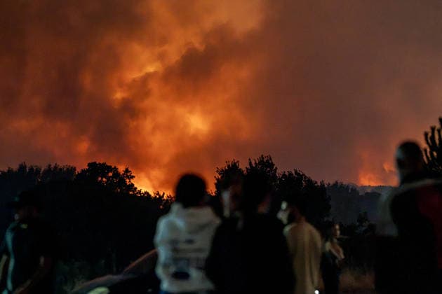 Evacuation of towns affected by the wildfires in Spain AVILA, SPAIN - JULY 25: Evacuation efforts continue in the towns affected by the wildfires as firefighters battle the blaze in La Adrada, Province of Avila, Spain, on July 25, 2026. Diego Radames Anadolu Avila Spain. Editorial use only. Please get in touch for any other usage.  Copyright: x2026xAnadoluxDiegoxRadamesx