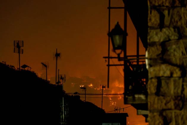 Evacuation of towns affected by the wildfires in Spain AVILA, SPAIN - JULY 25: Evacuation efforts continue in the towns affected by the wildfires as firefighters battle the blaze in La Adrada, Province of Avila, Spain, on July 25, 2026. Diego Radames Anadolu Avila Spain. Editorial use only. Please get in touch for any other usage.  Copyright: x2026xAnadoluxDiegoxRadamesx