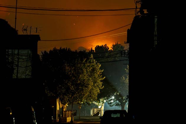 Evacuation of towns affected by the wildfires in Spain AVILA, SPAIN - JULY 25: Evacuation efforts continue in the towns affected by the wildfires as firefighters battle the blaze in La Adrada, Province of Avila, Spain, on July 25, 2026. Diego Radames Anadolu Avila Spain. Editorial use only. Please get in touch for any other usage.  Copyright: x2026xAnadoluxDiegoxRadamesx